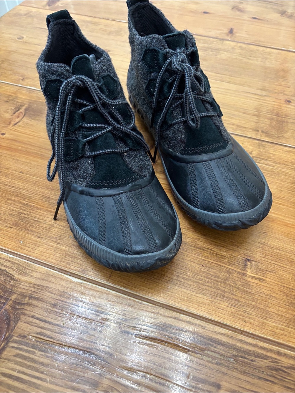 Sorel Black Lace-Up Duck Boot Sneakers